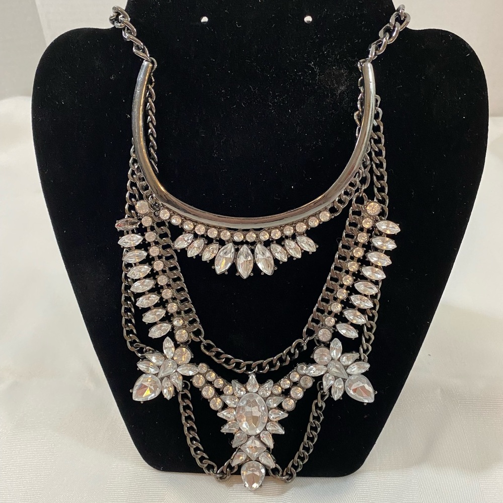 Vintage statement  necklace. Unsigned beautiful Art Deco